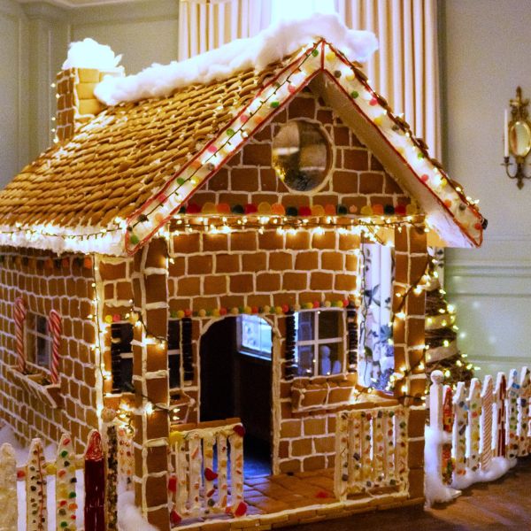 a gingerbread house with lights