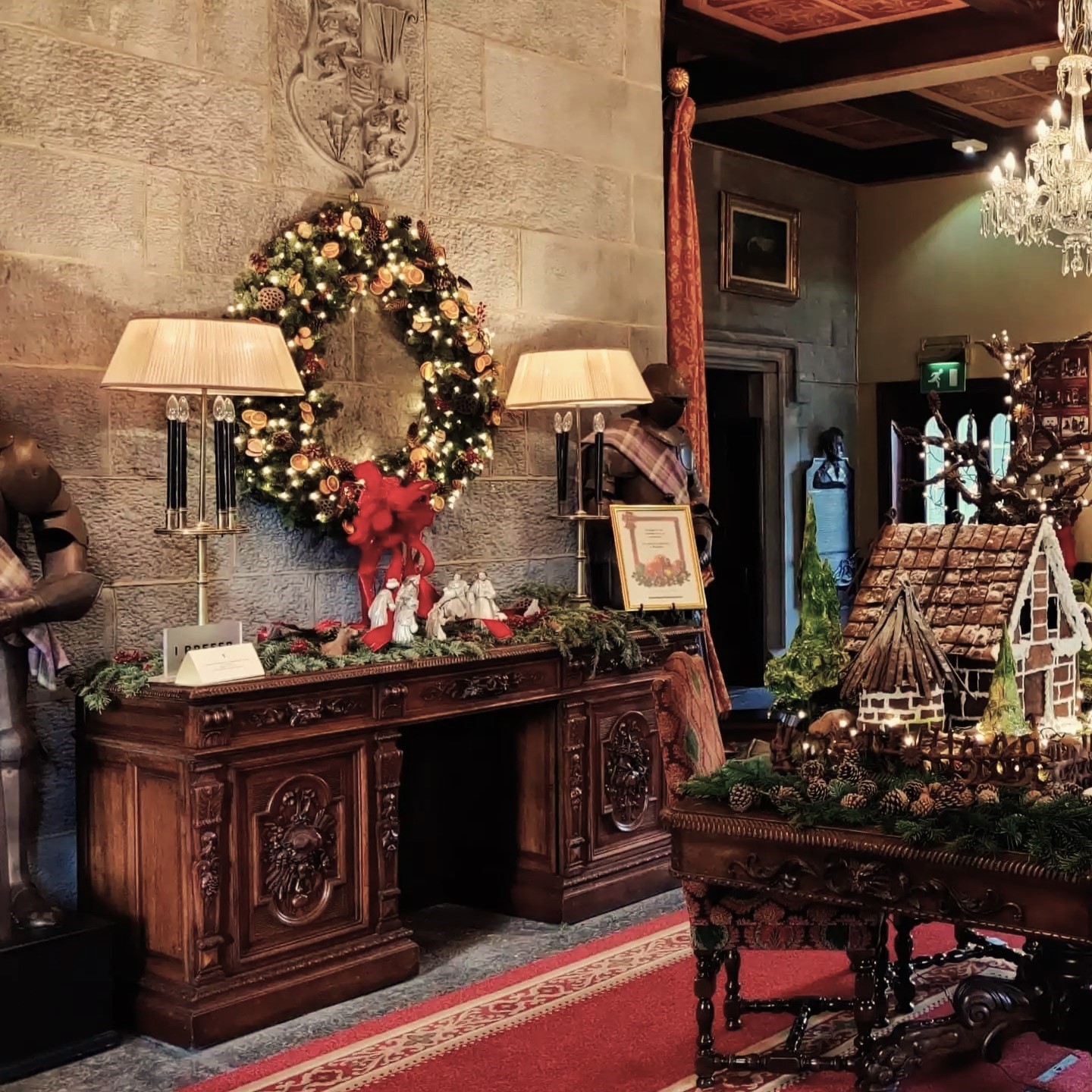 a room with a table and a wreath