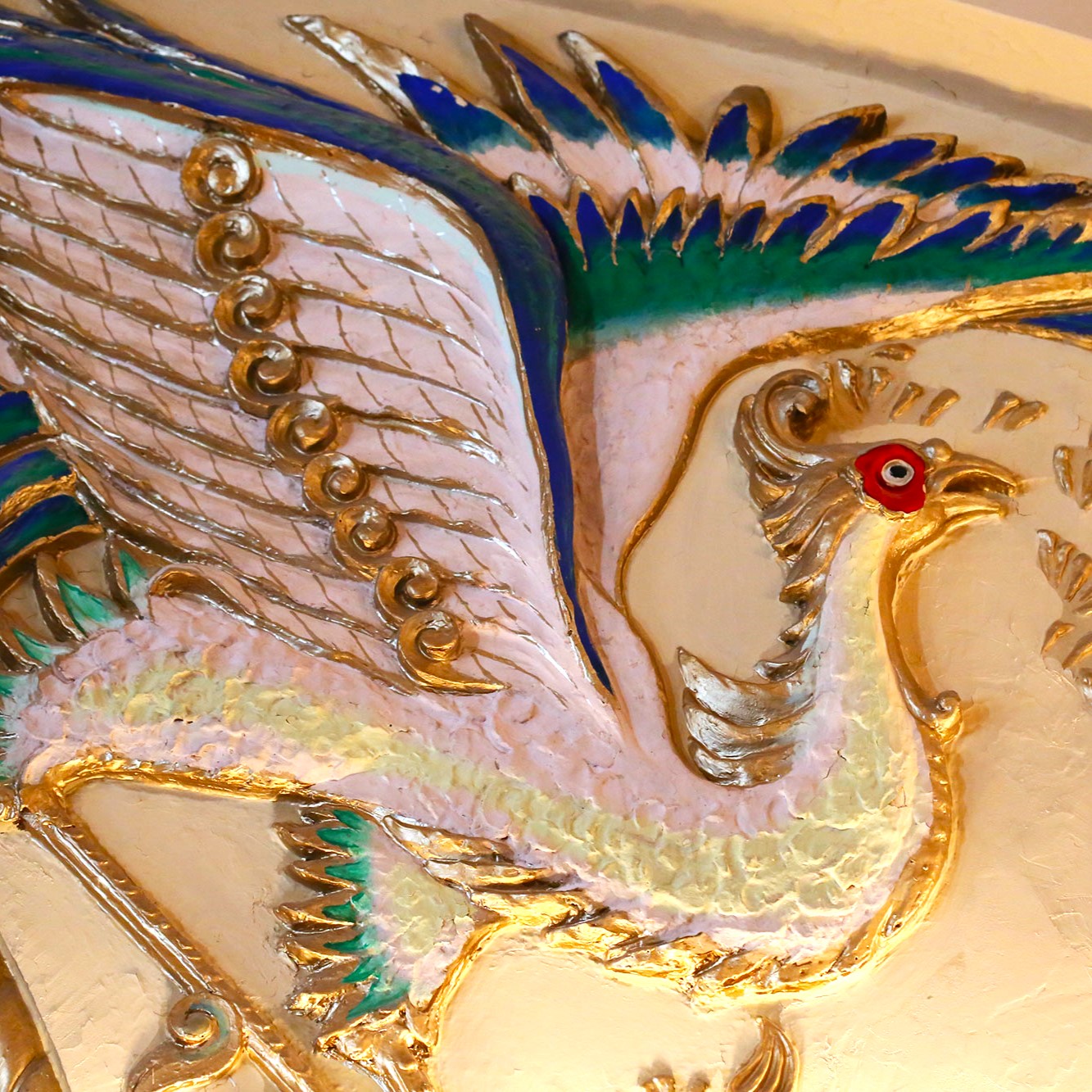 a sculpture of a bird