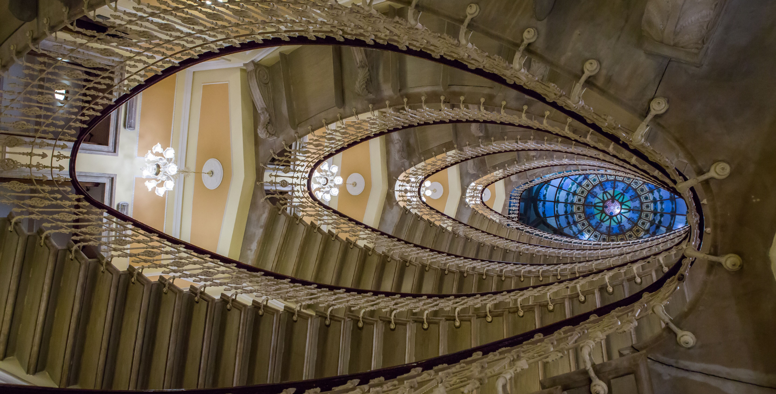a spiral staircase with many stairs