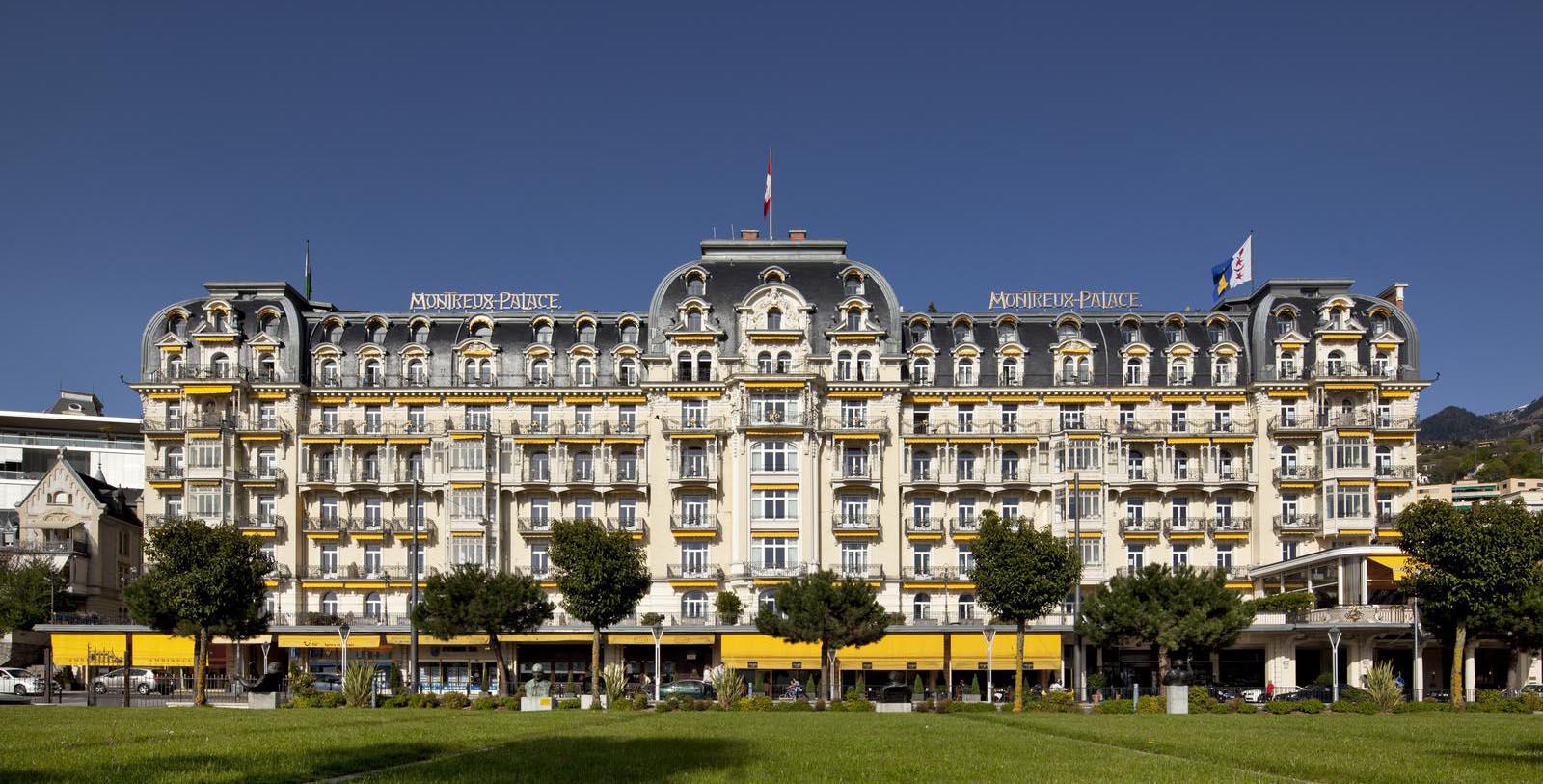 a large building with many windows 12