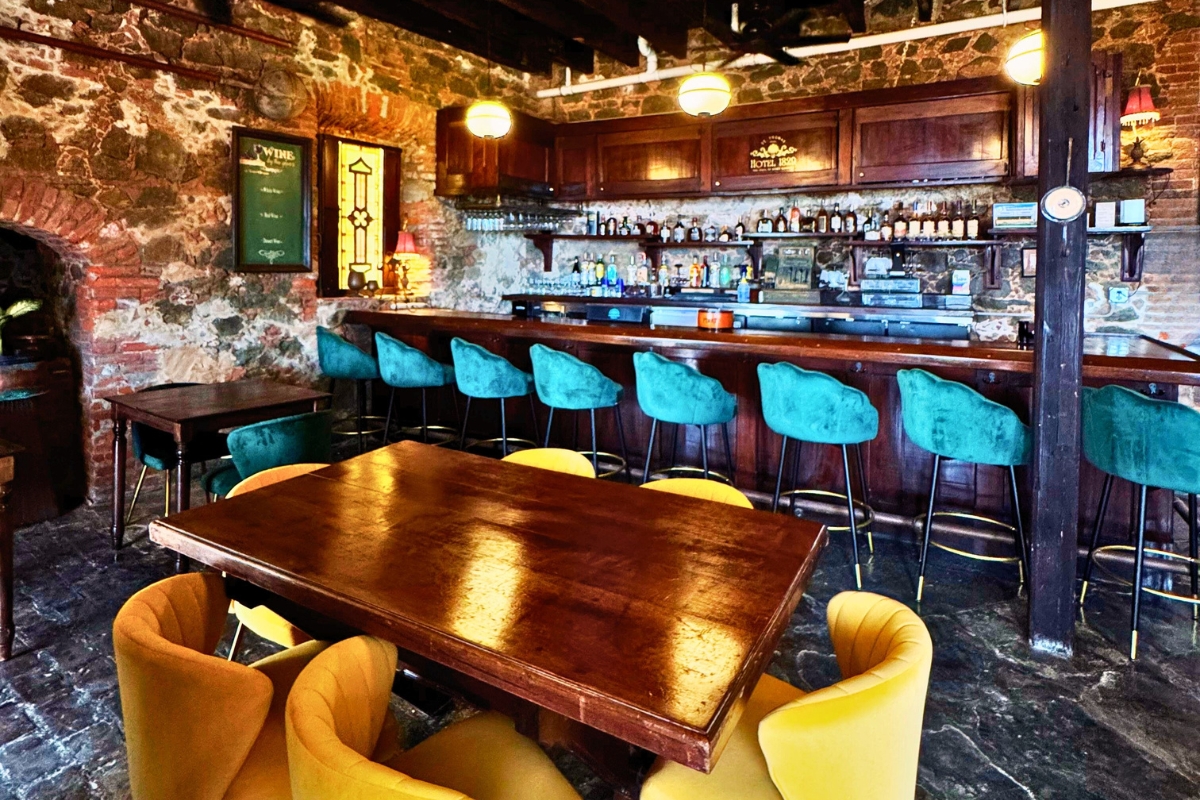 hotel_bar_high 679bea7489740