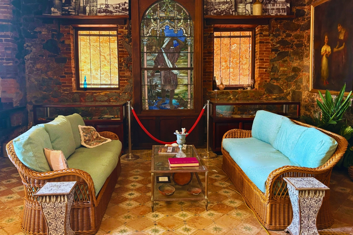 lobby_couches_2_high 679be51e51c1b