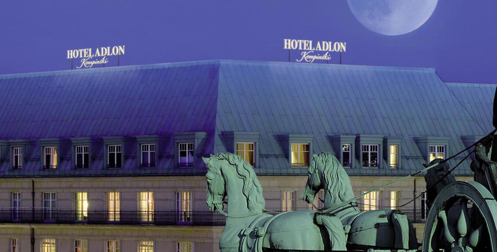 a statue of a horse and a building