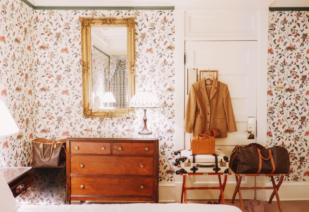 a room with a mirror and dresser