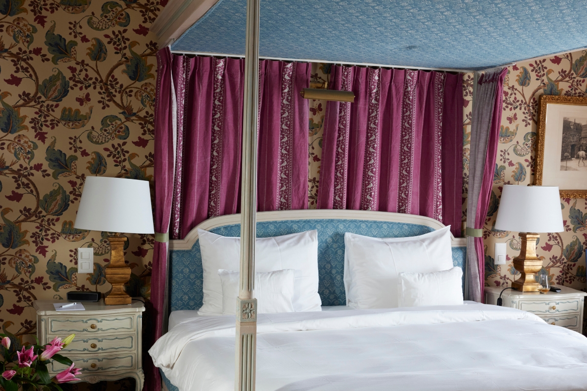 a bed with a four poster bed