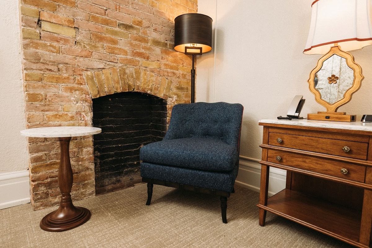 a chair next to a table
