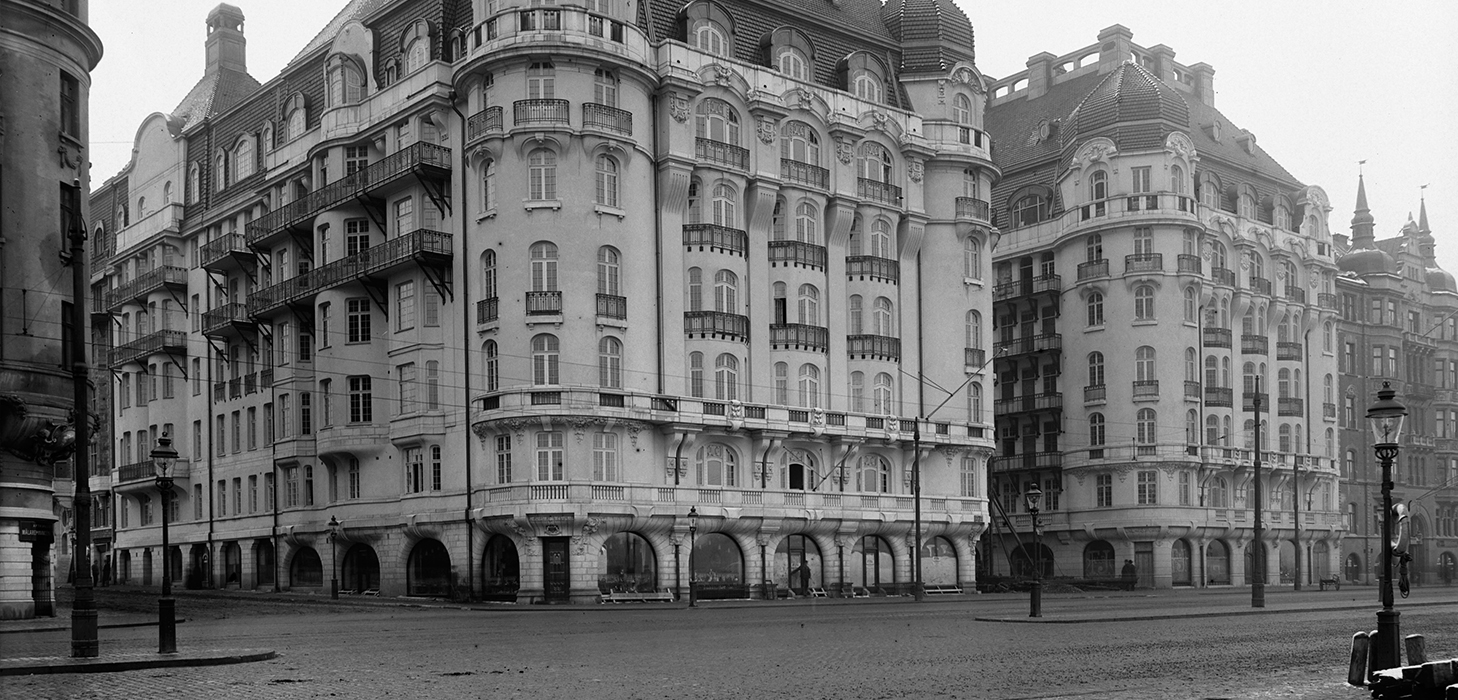 a large building with many windows