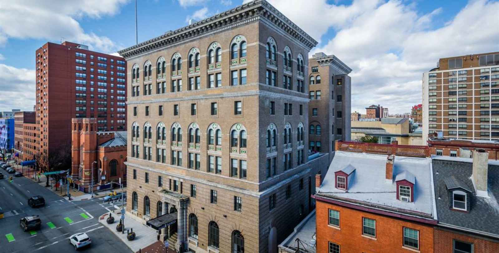 a large building with many windows
