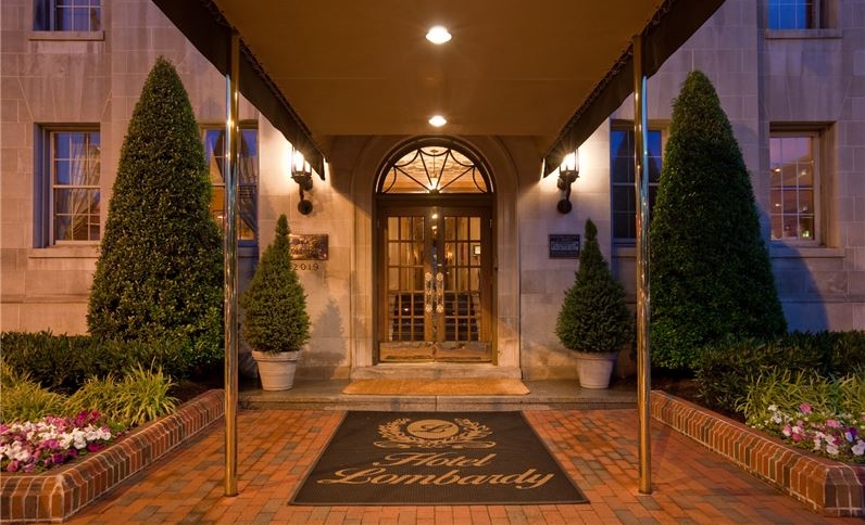 a front entrance of a hotel