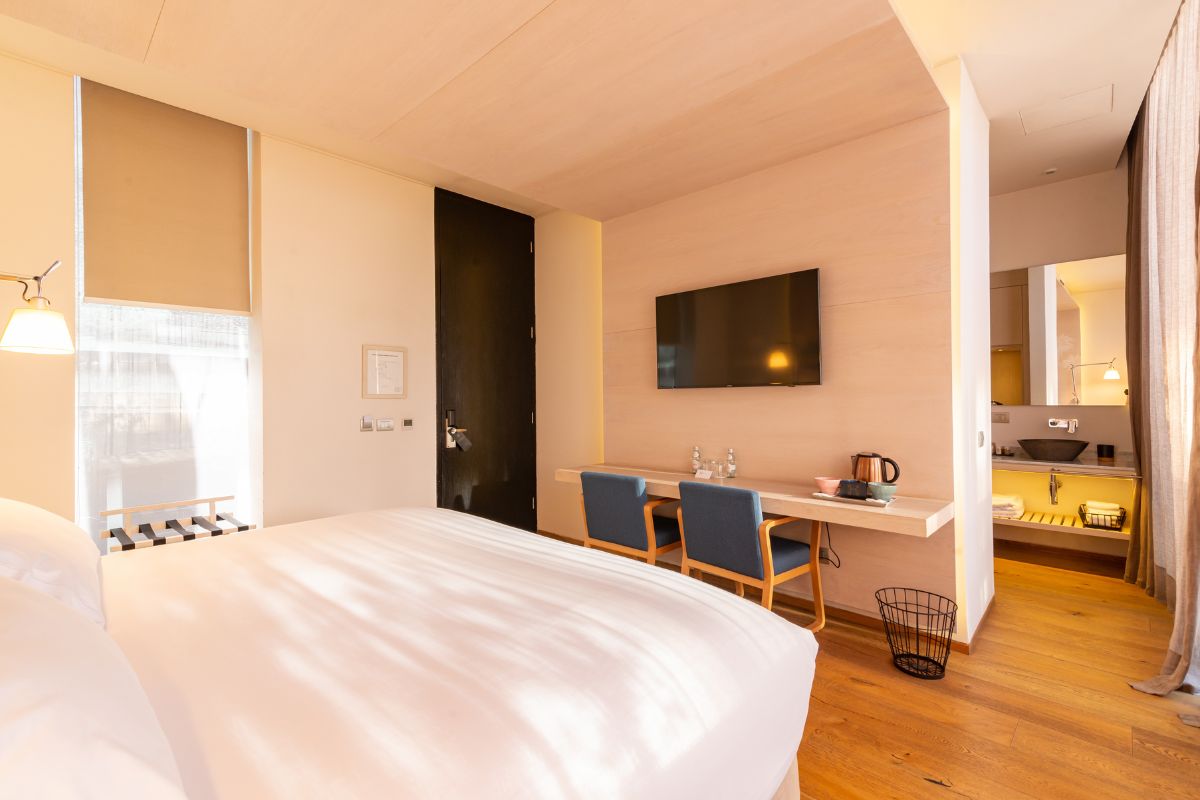 deluxe_room_balcony_high 678ff2186a492