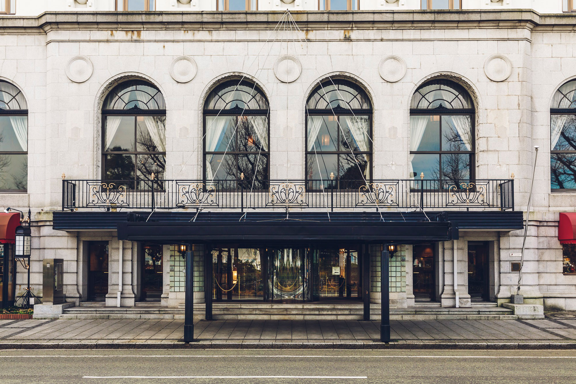 a building with many windows