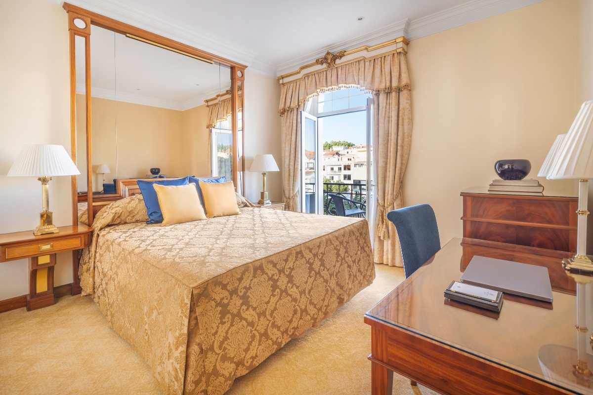 1200x800_hotel_palacio_do_estoril_accommodations_junior_suite_2_high 69f4c963caf72