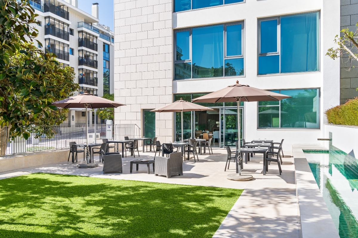 1200x800_hotel_palacio_do_estoril_dining_organic_caffe_high 69f50f5895cc8