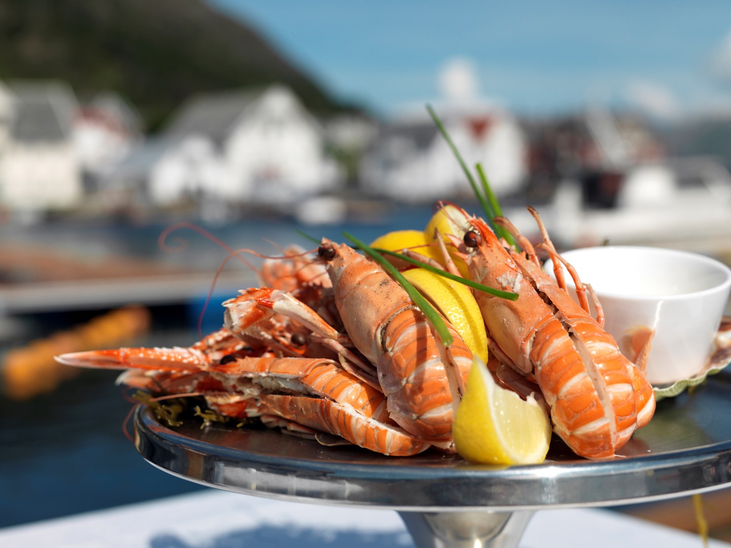 a plate of lobsters and lemons