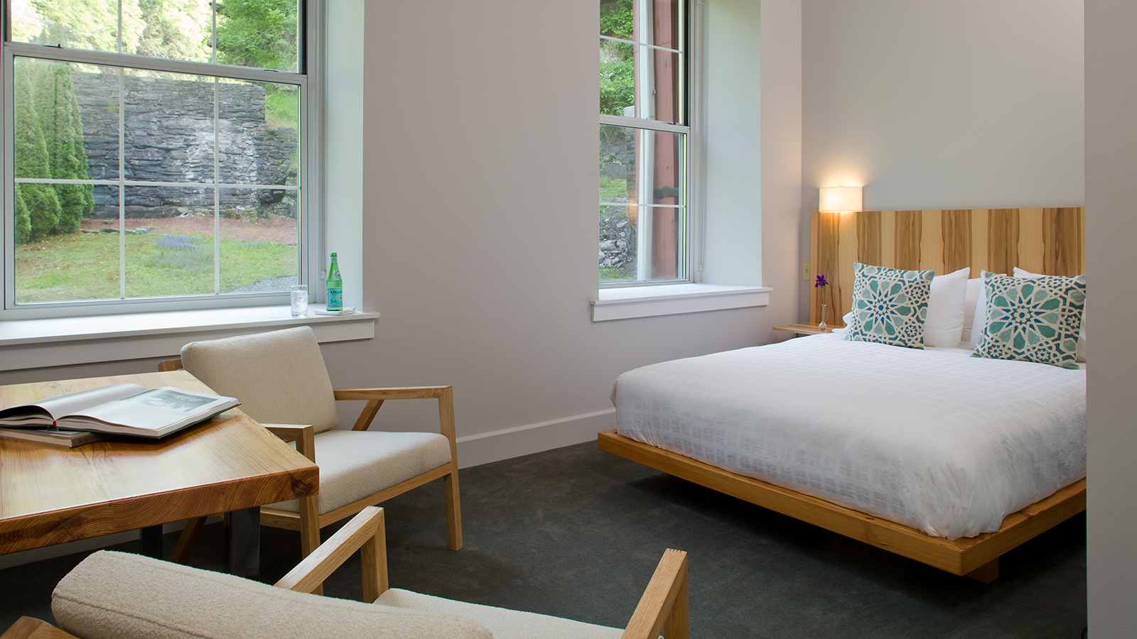image of guestroom ledges hotel hawley pennsylvania