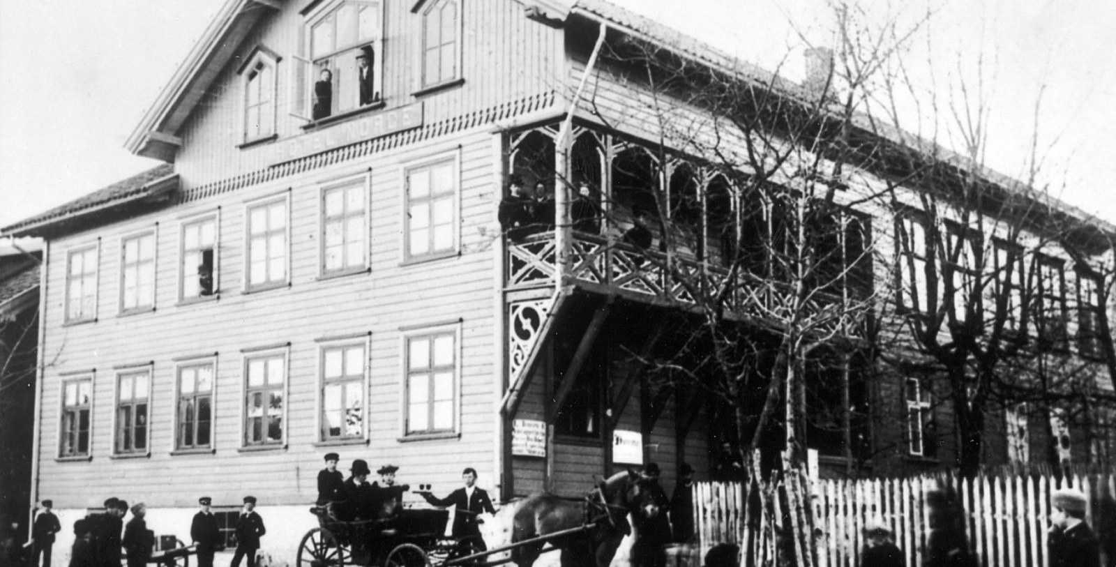 a horse drawn carriage in front of a house