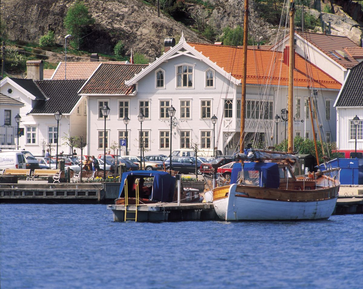 a white house and boats in a harbor