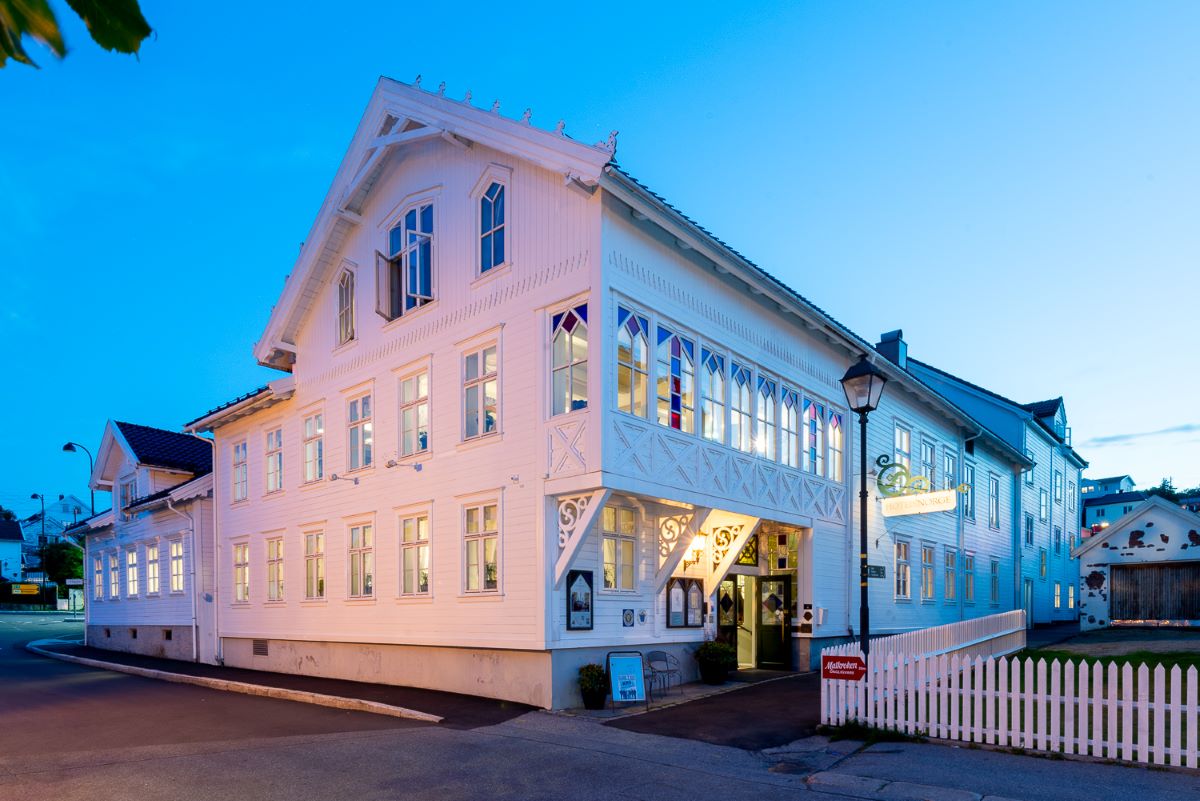 a white building with a white picket fence