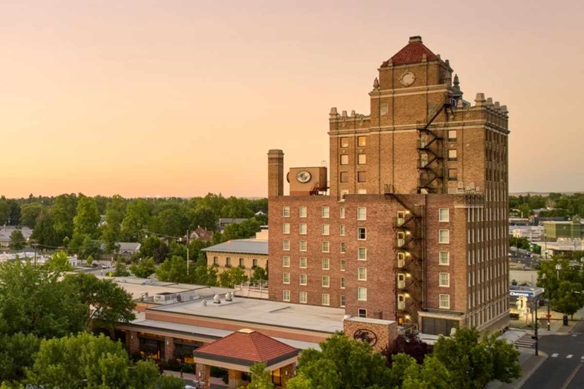 1200x800_gallery_marcus_whitman_hotel_exterior_3_high 695d66ad1b352 1