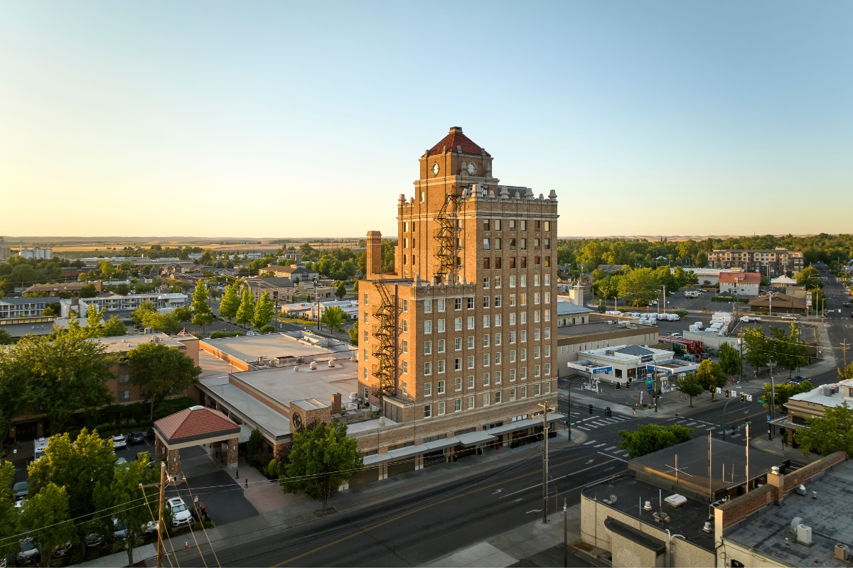 1200x800_gallery_marcus_whitman_hotel_exterior_high 695d665fd236c 1