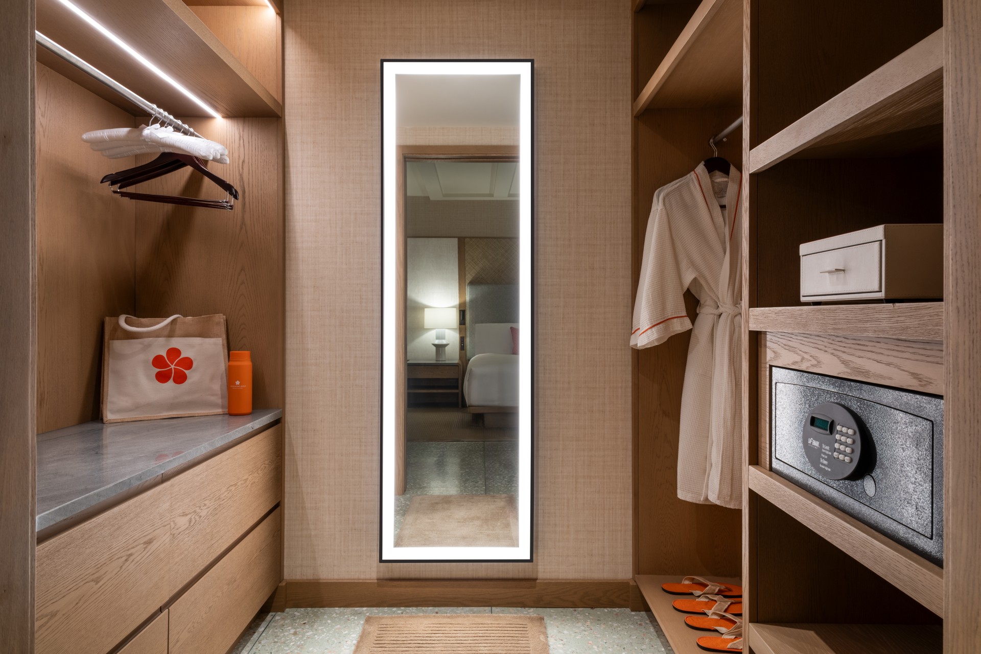 a mirror in a room