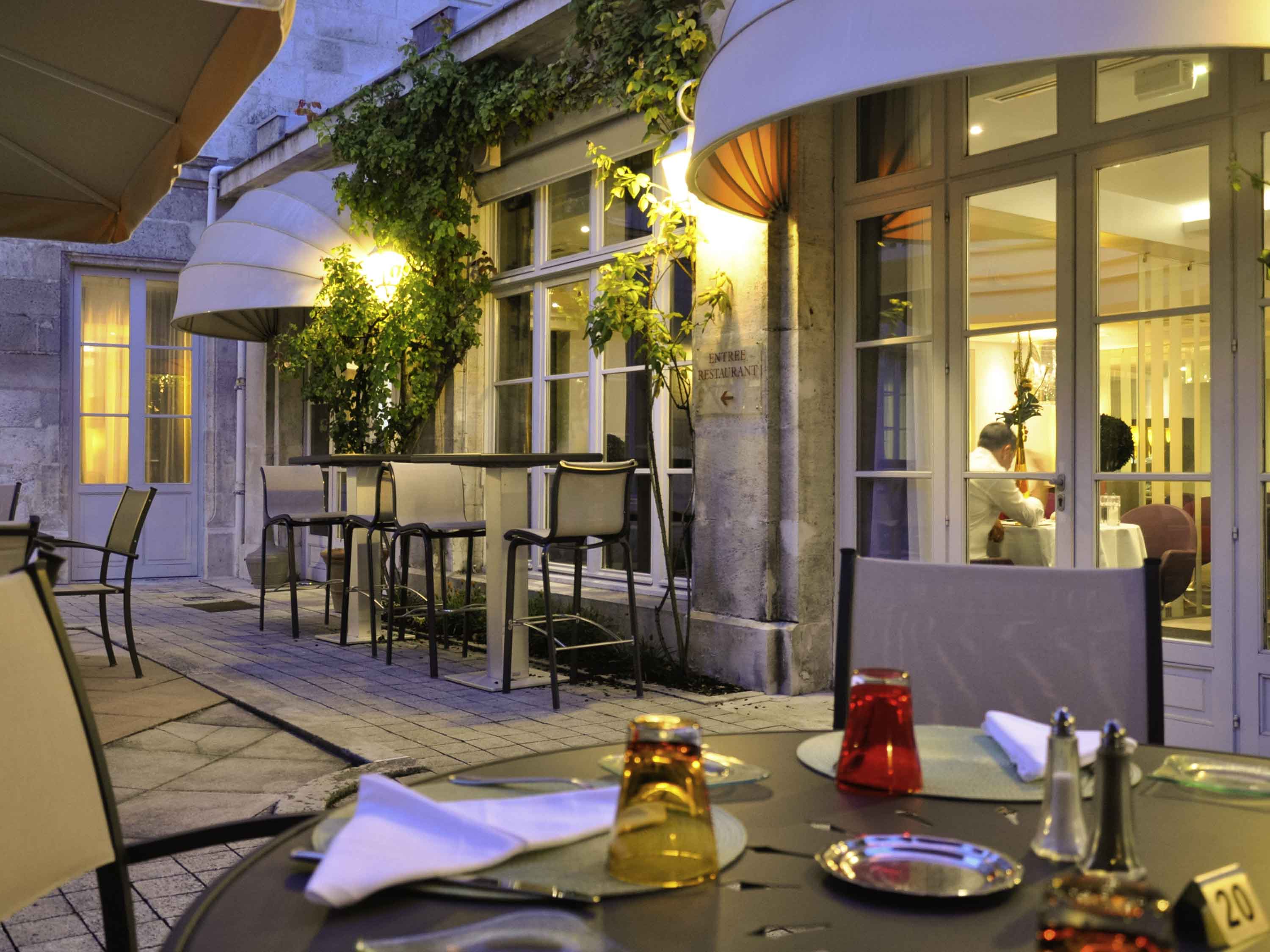 a table outside a restaurant