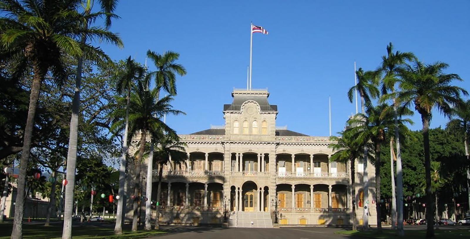 Iolani Palace with a flag on top