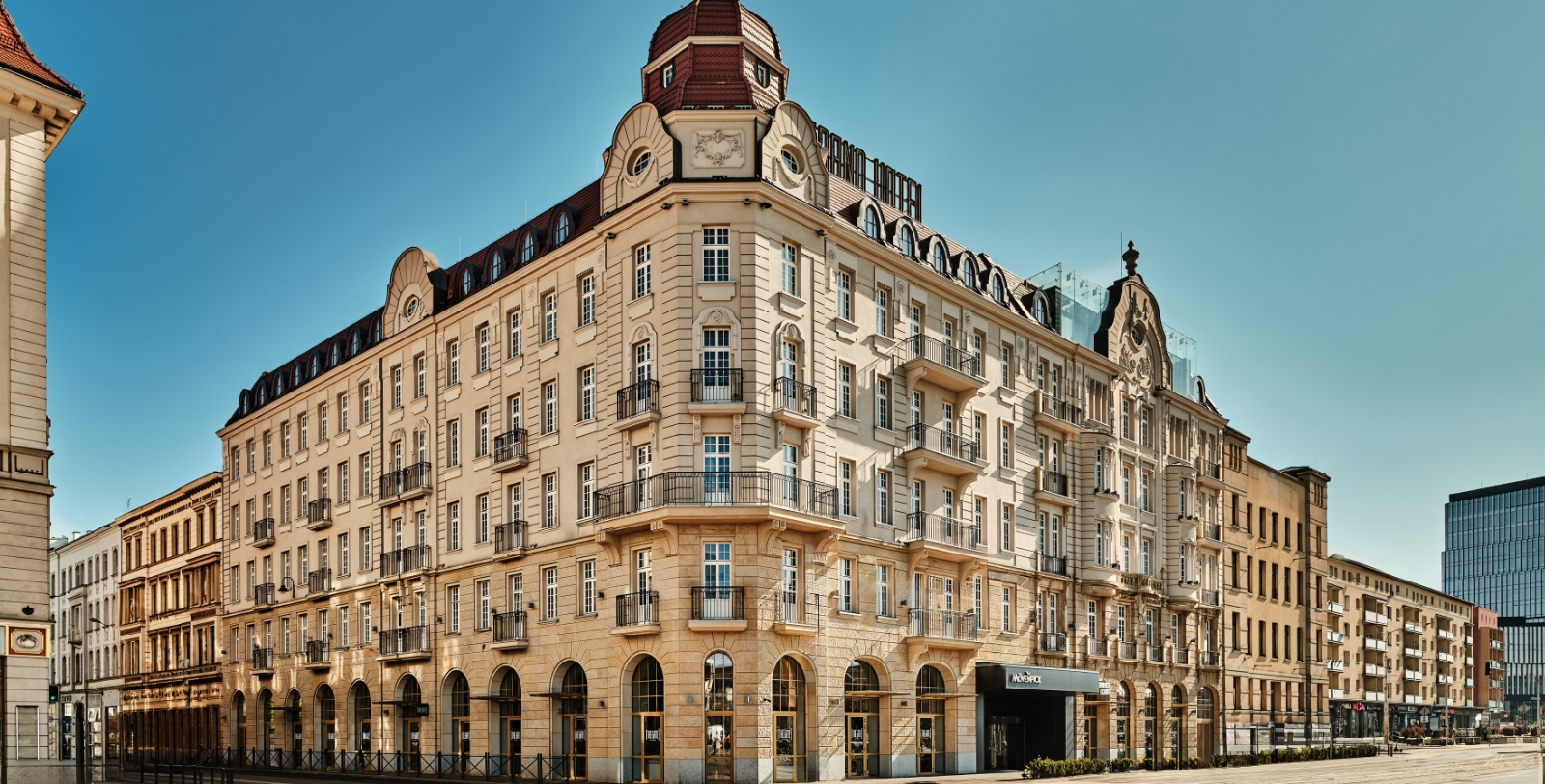 a building with many windows