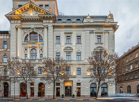 a building with many windows and a street