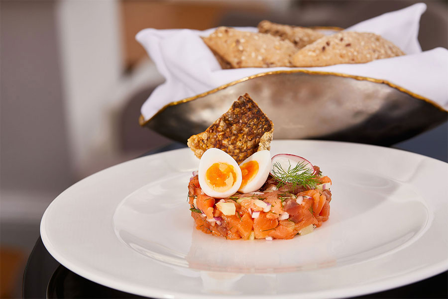 a plate of food with eggs and crackers