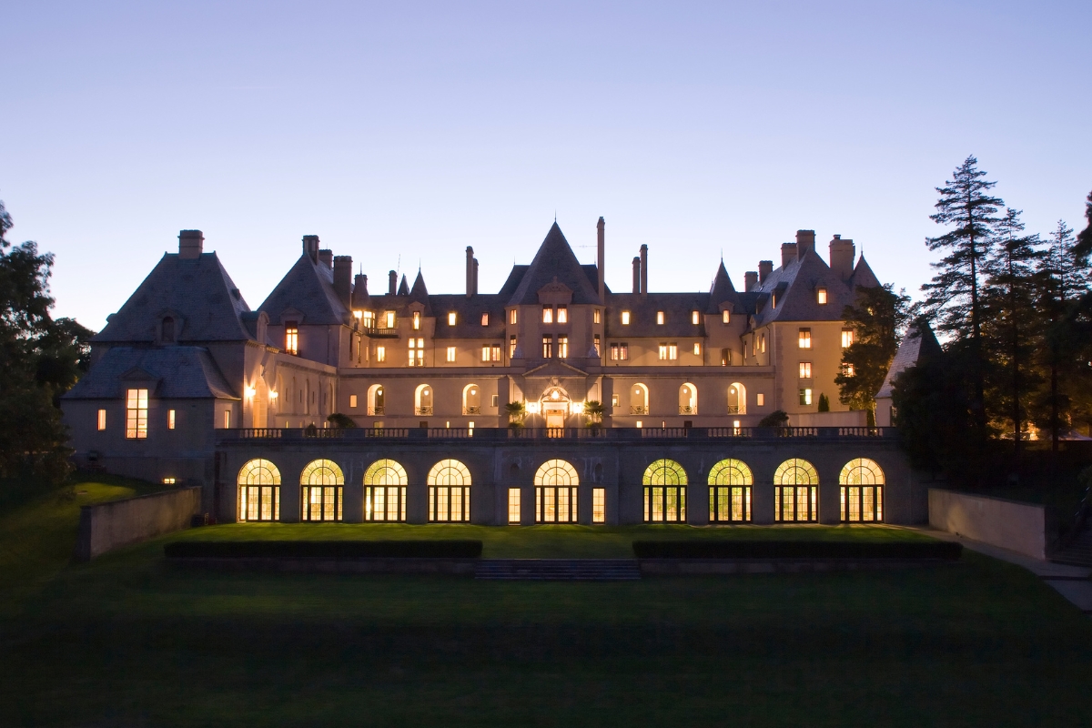 a large building with many windows