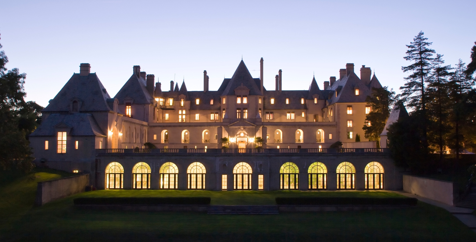 a large building with many windows