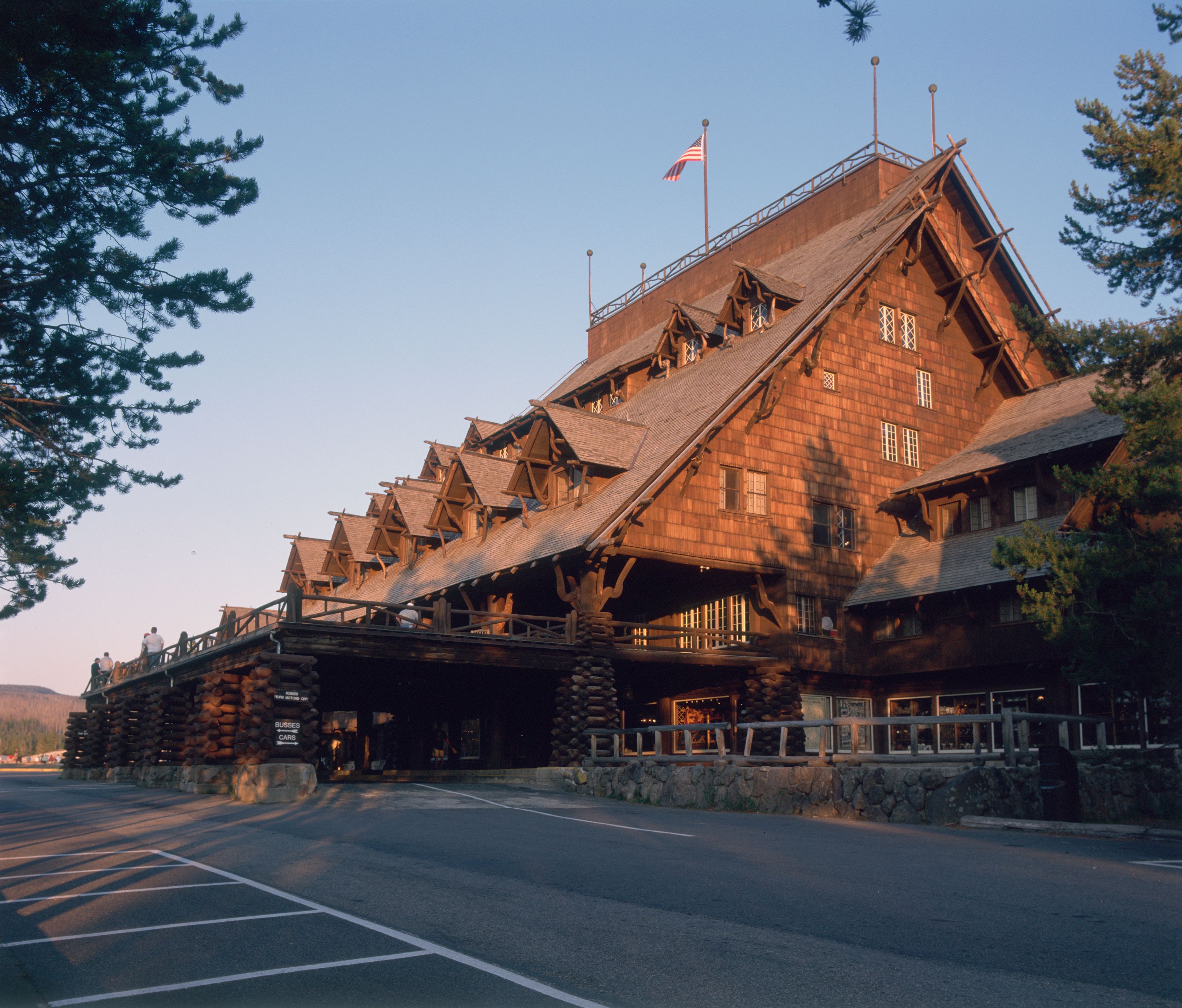 image of front exterior old faithful inn yellowstone national park wyoming_high