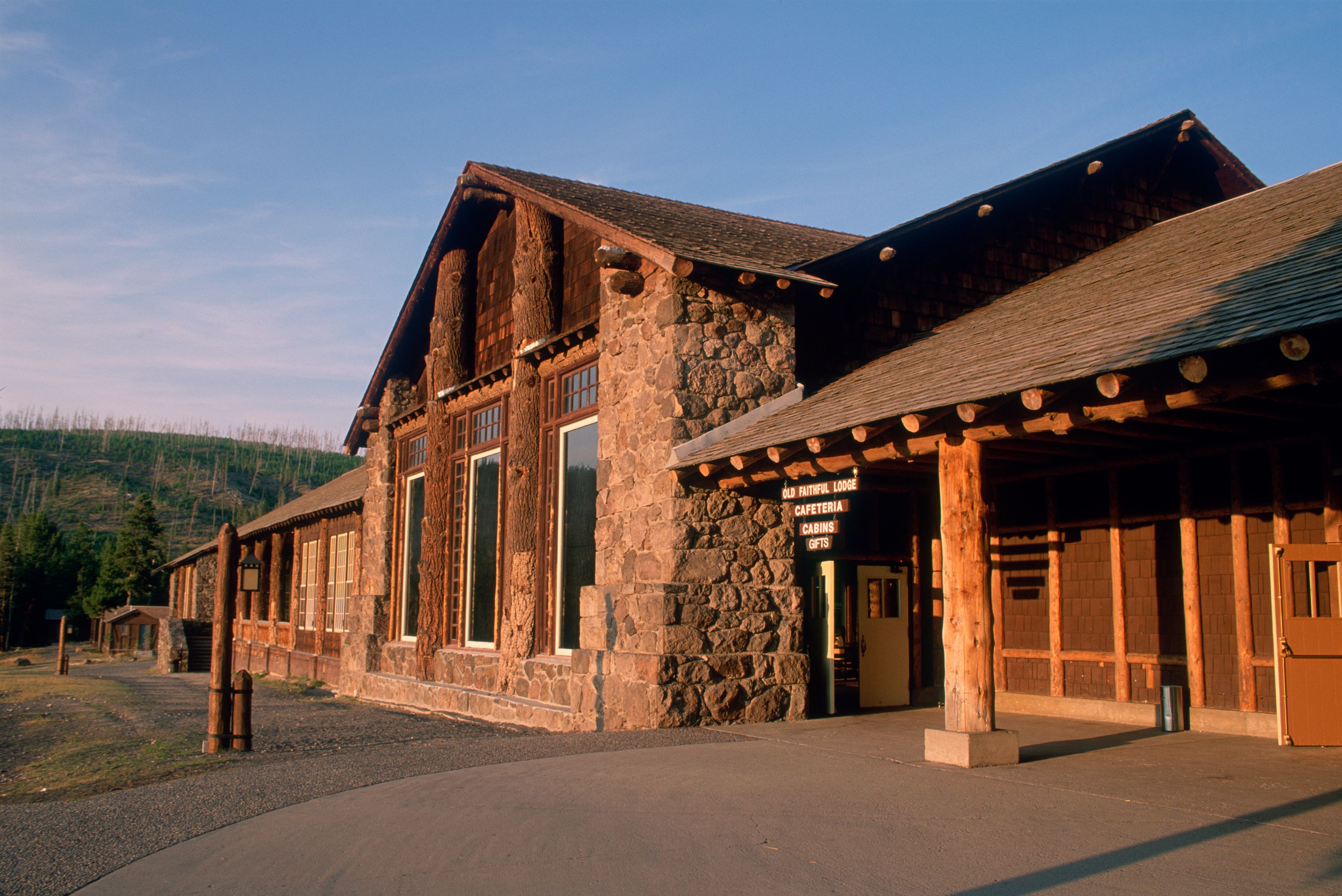 image of rear exterior old faithful inn yellowstone national park wyoming_high