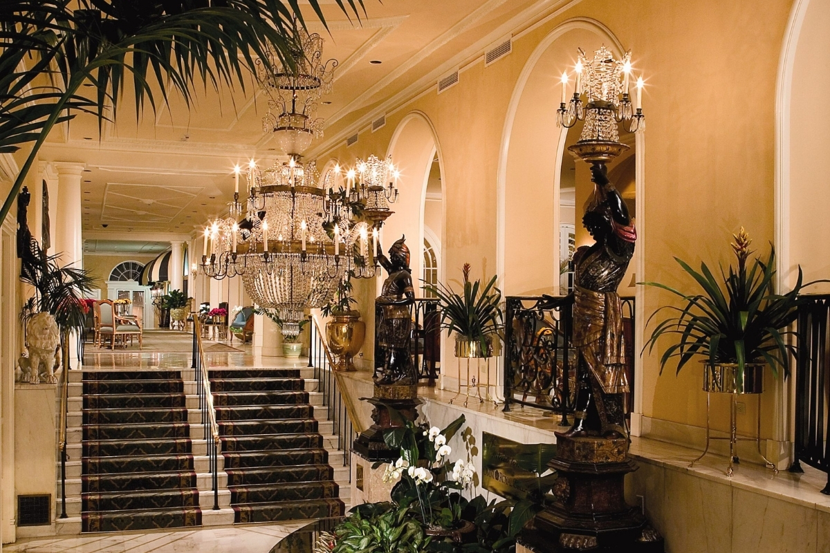 a large chandelier in a lobby