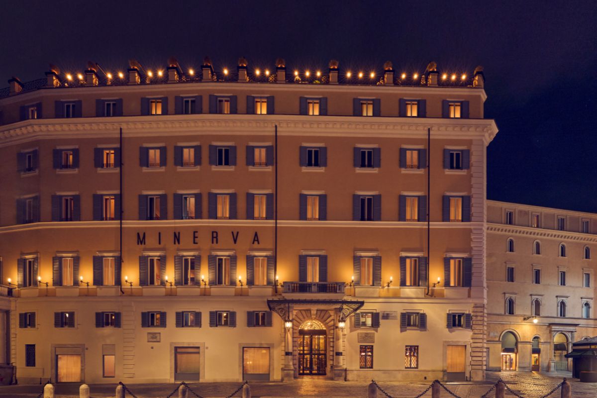 orient express exterior night view_high 6a0ca75125b50