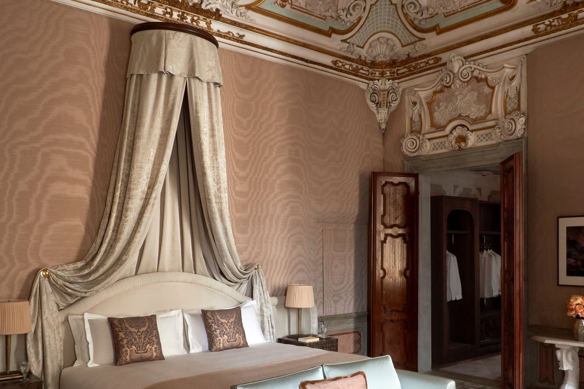 1200x800_orient_express_venezia_accommodations_color_persi_suite_high 6a0b755a7b37a 1
