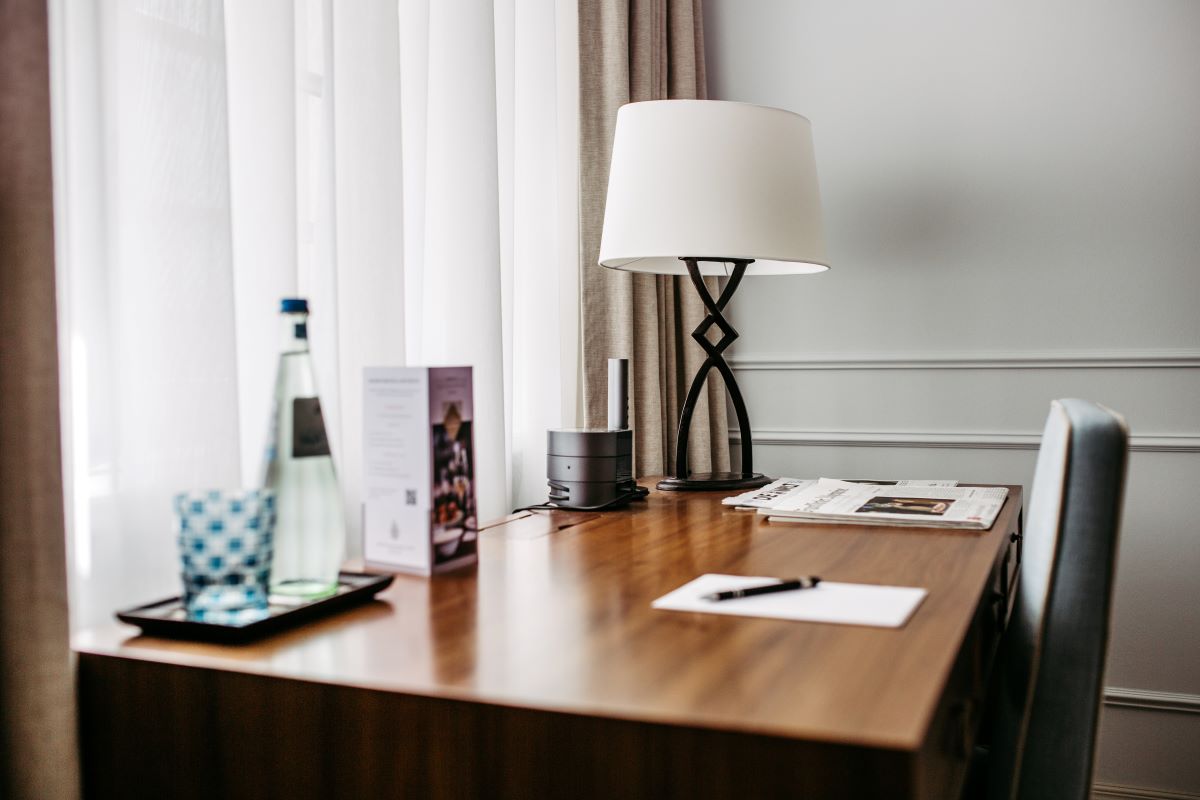 a desk with a lamp and a pen