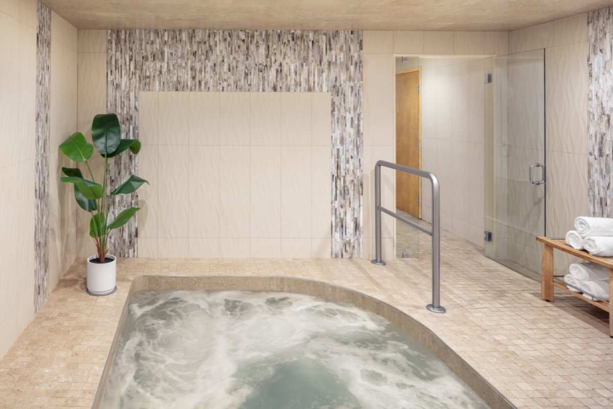 a large tub in a room