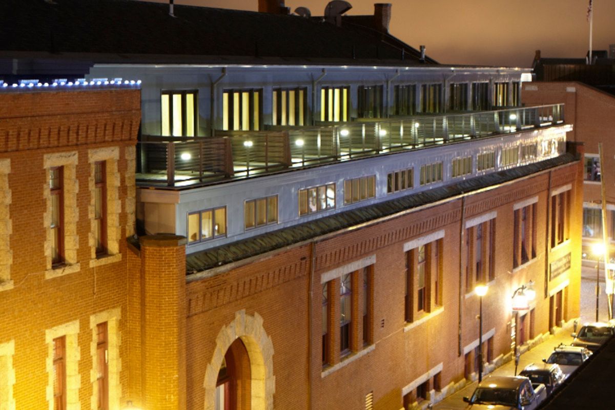 a building with many windows