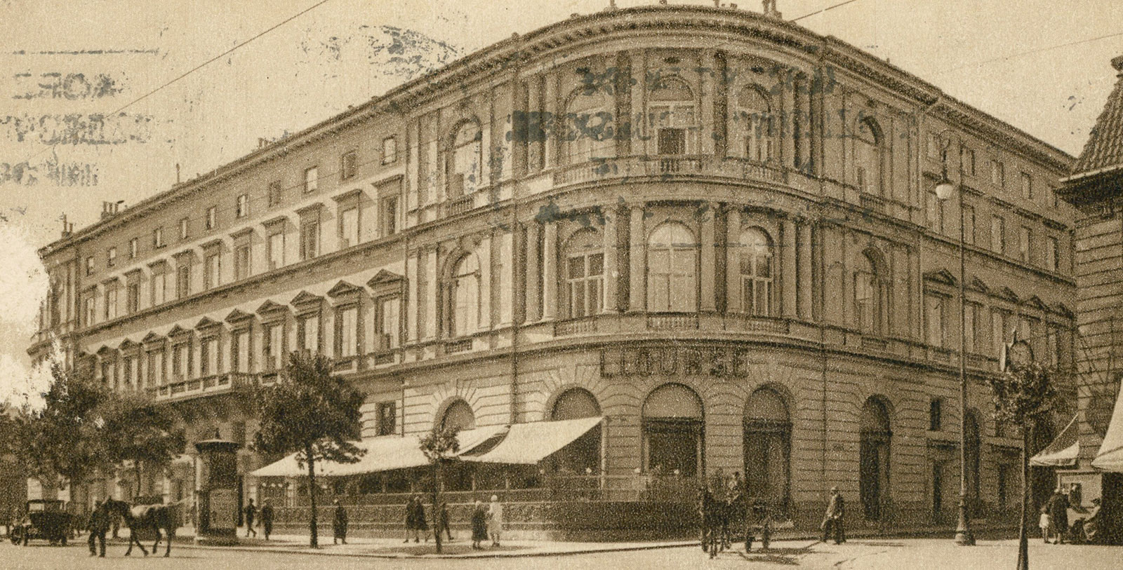 a building with a curved corner