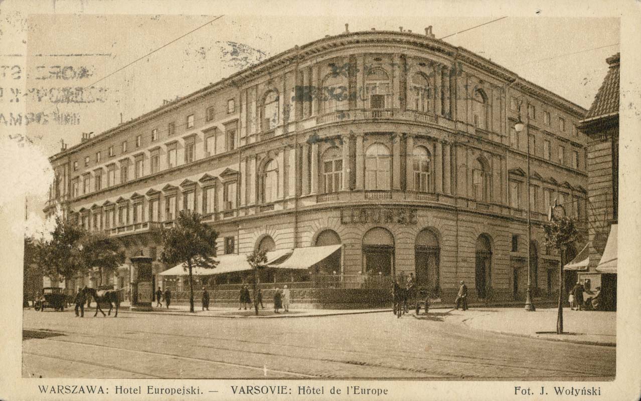 a building with a curved corner