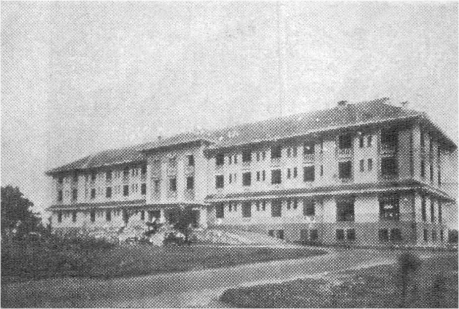 a large building with many windows