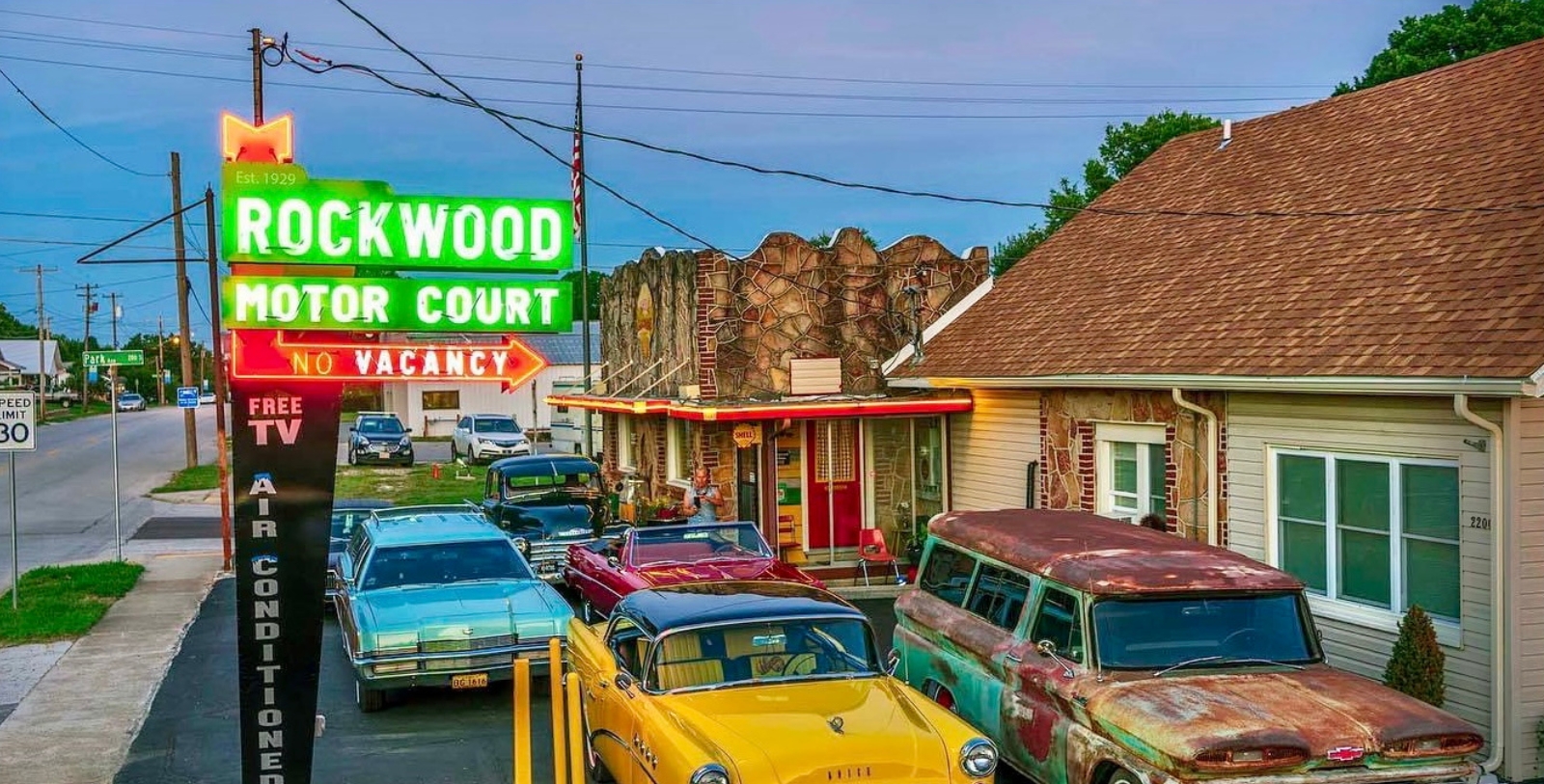 1600x813_rockwood_motor_court_mhs_exterior2