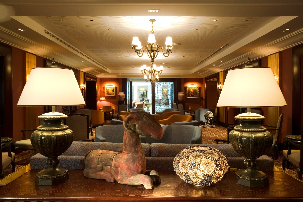 a room with a lamp and a statue of a horse