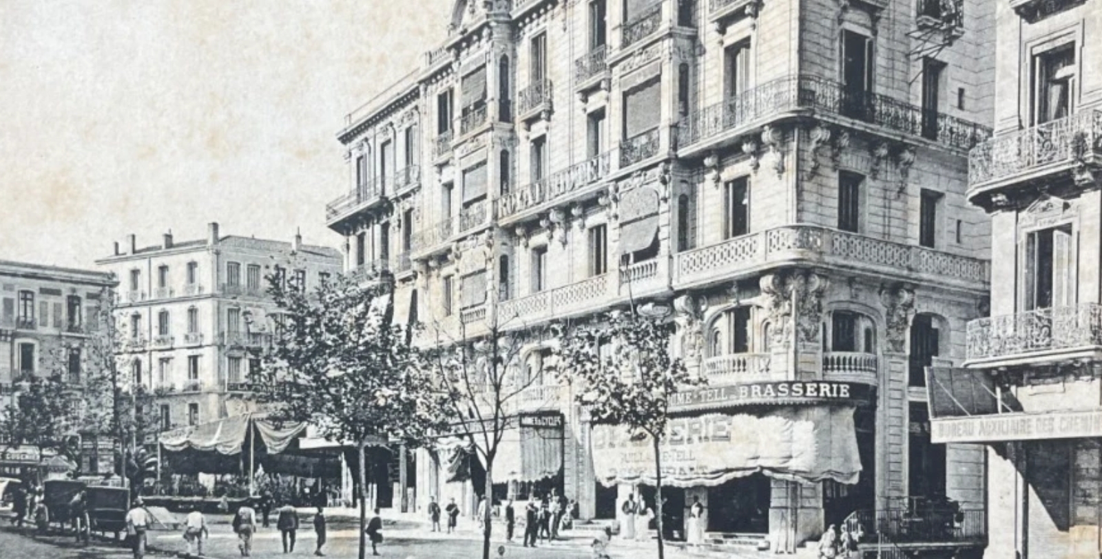 a building with many windows and balconies