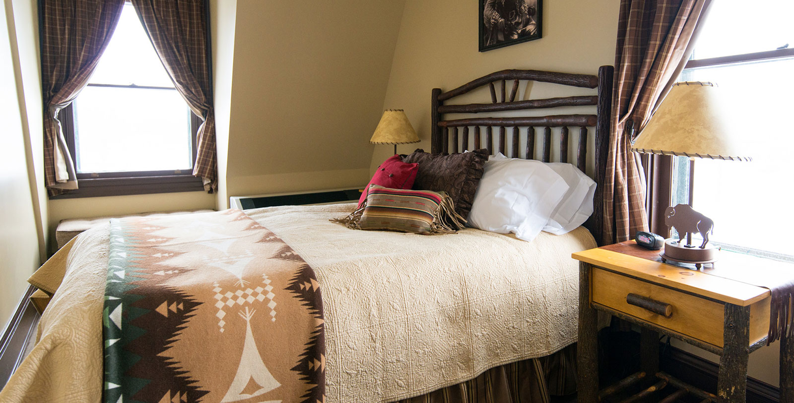 1600x813 buffalo bill room