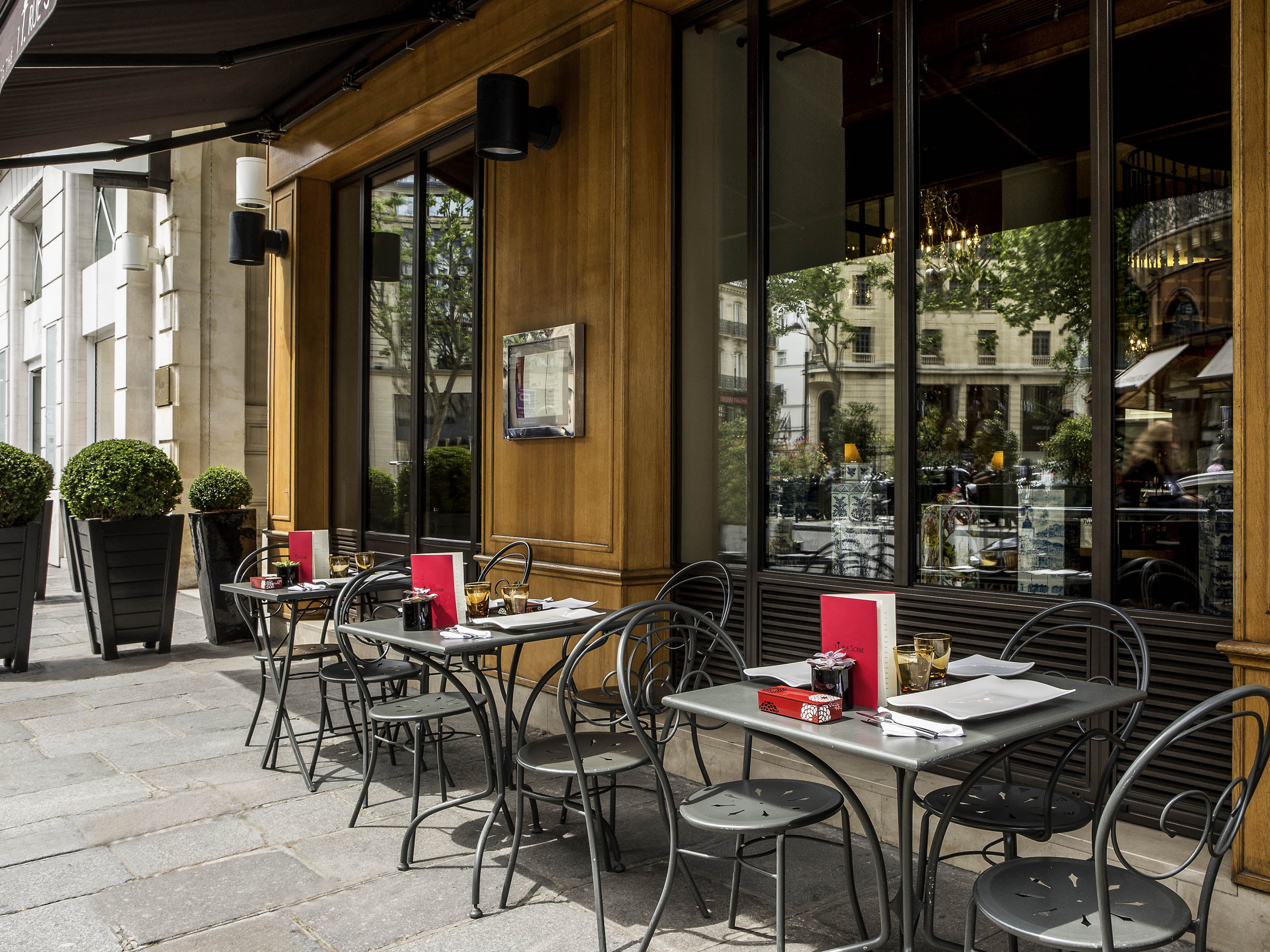 a table and chairs outside of a restaurant