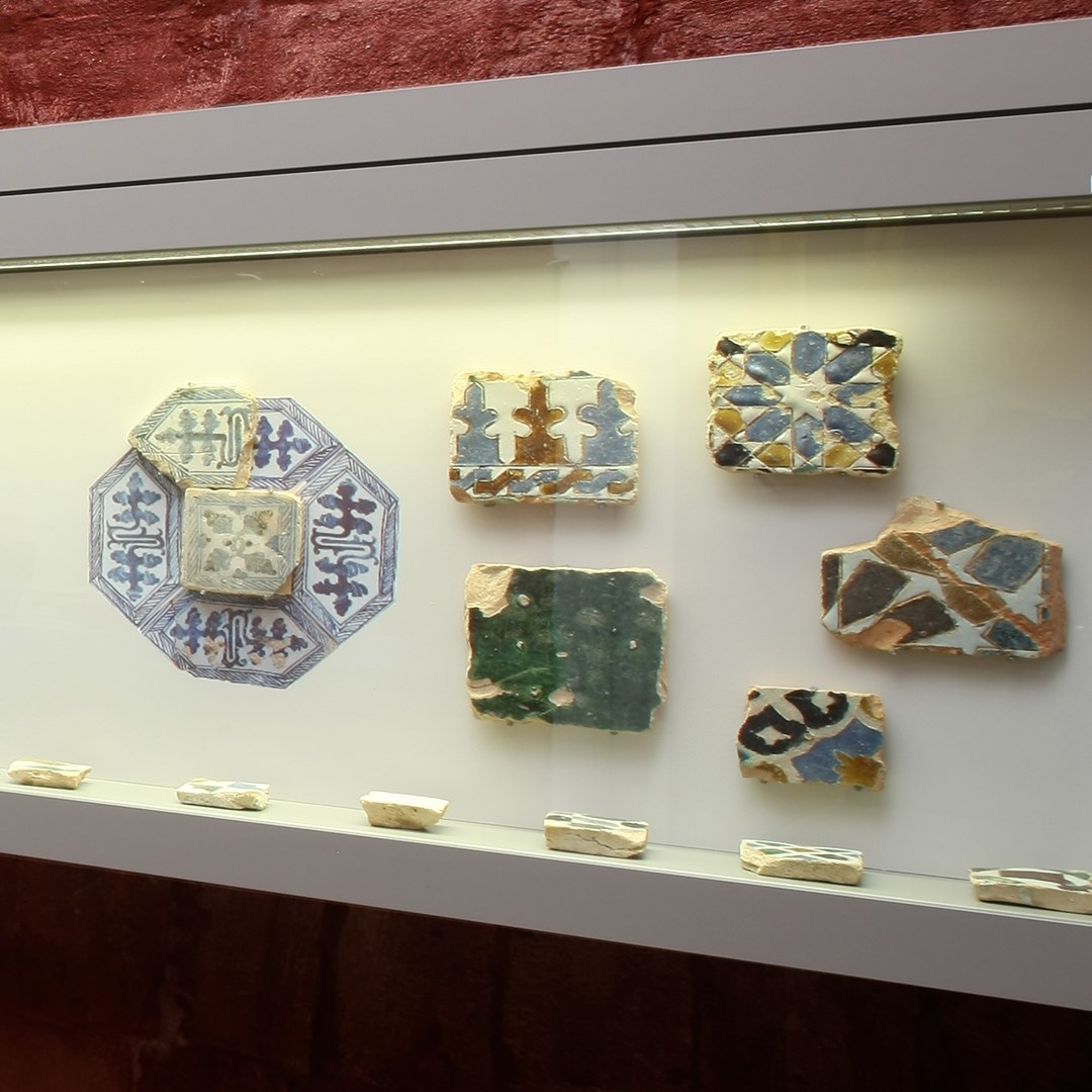 a display case with different pieces of ceramic tiles